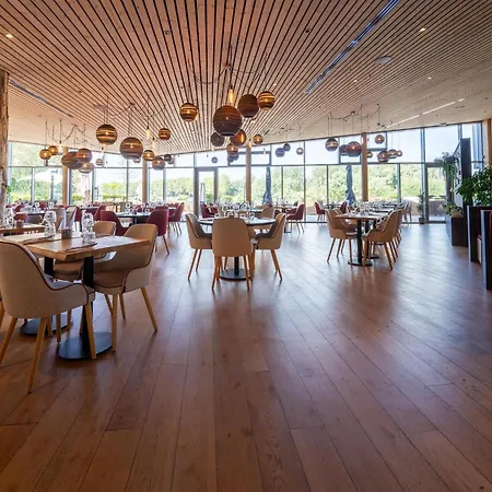 Charming For 6 Guests